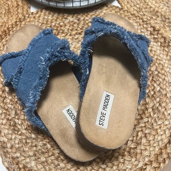 Steve Madden Flatform sandals size 8 gentle used. - Picture 2 of 11